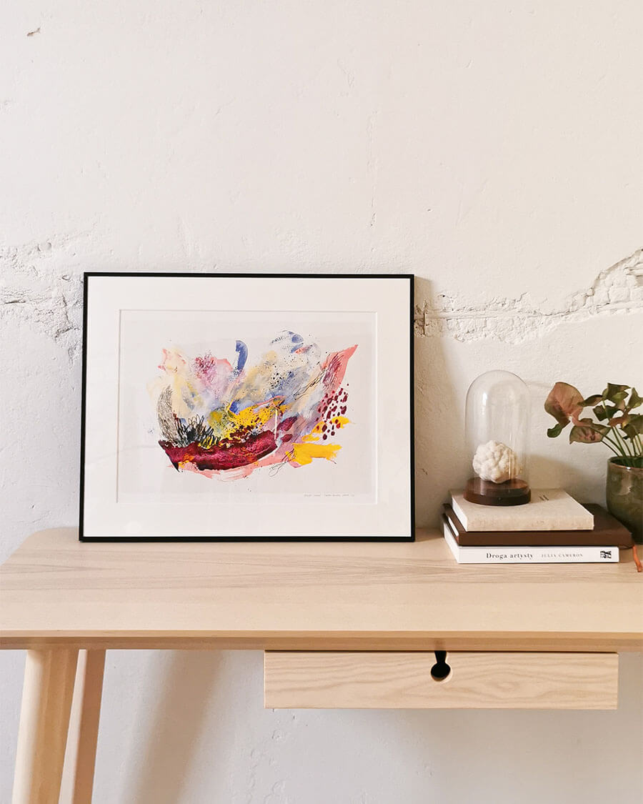 obraz abstrakcyjny, minimalistyczne wnętrze, biurko ikea, wabi sabi